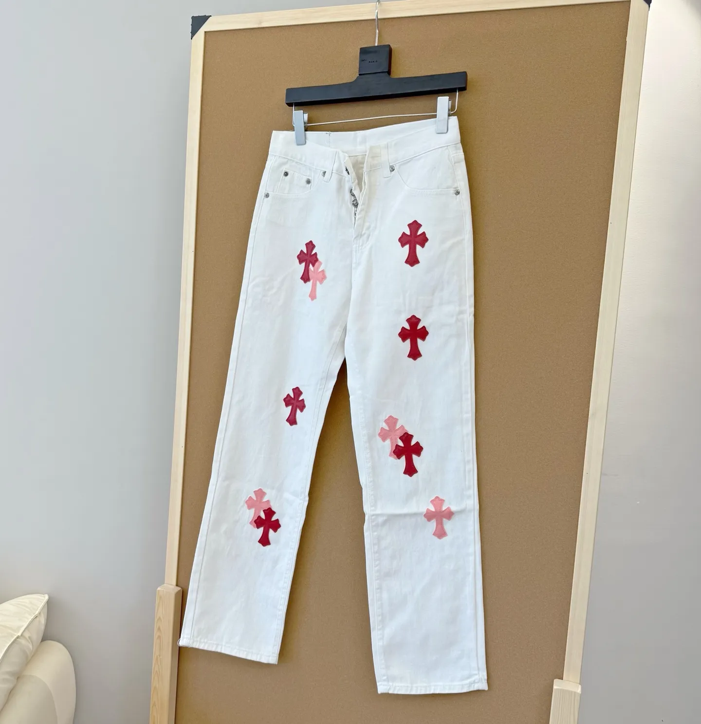 P230 Style No.: D320 Miami Exclusive｜Chrome Hearts👖Miami Exclusive pink and leather white jeans. Loose fit. The upper body does not pick on the leg shape. Very good-looking. SIZE #28 30 32 34
